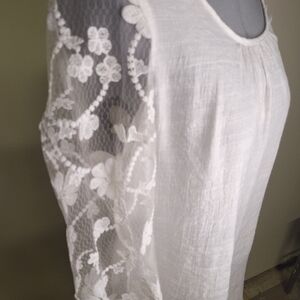 Unique Spectrum White Lace Sleeve Top Size Med